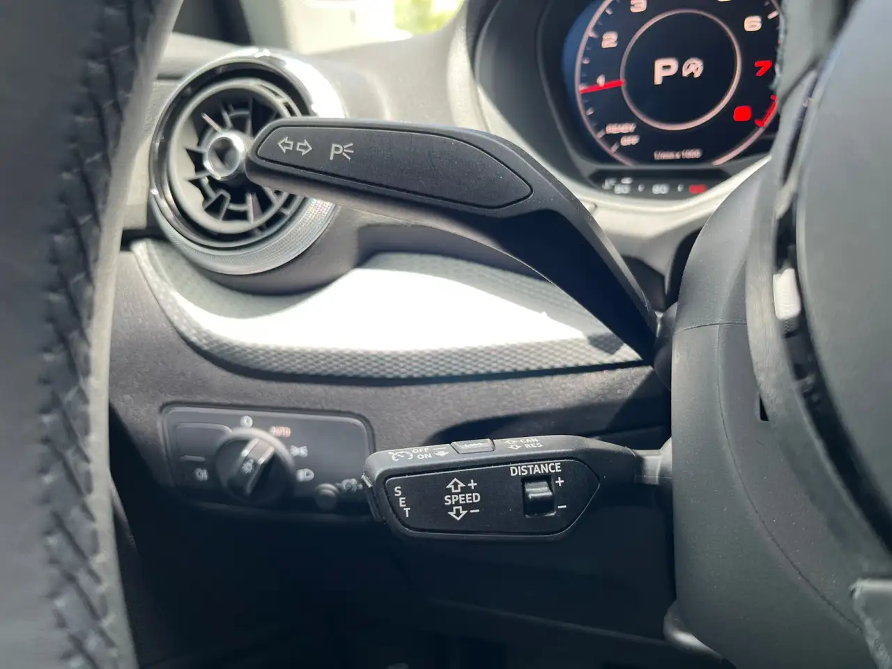 Audi Q2 8