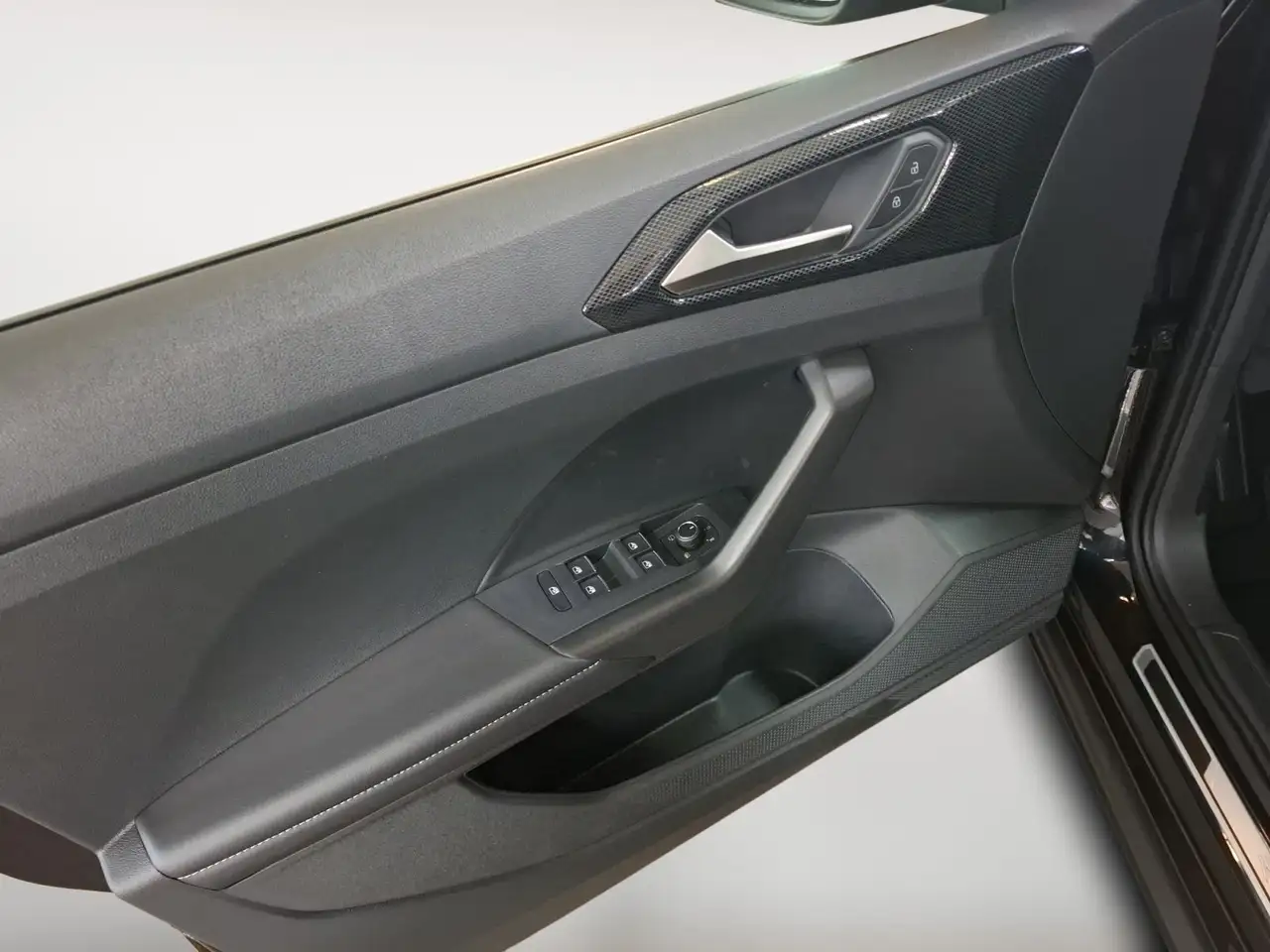 Volkswagen T-Cross 13