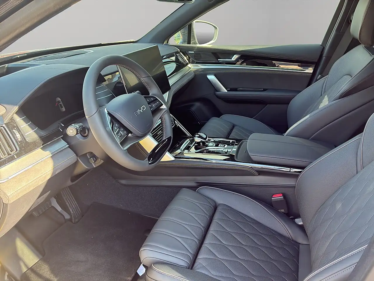 BYD Atto 3 6