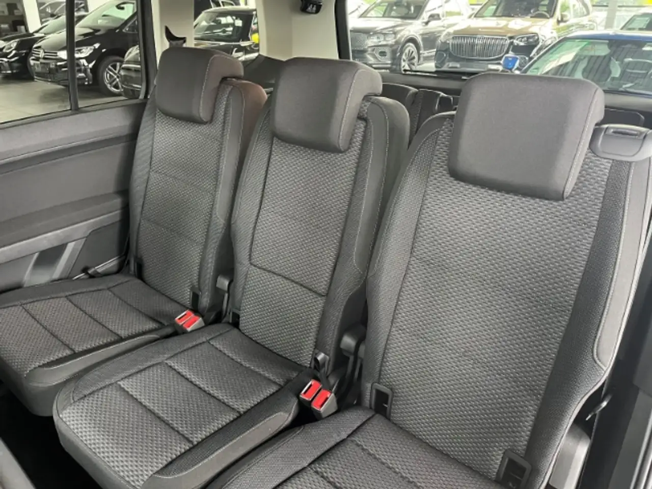 Volkswagen Touran 13