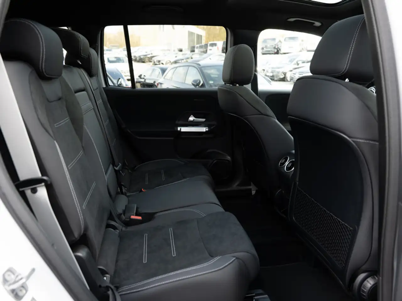 Mercedes-Benz GLB 200 5