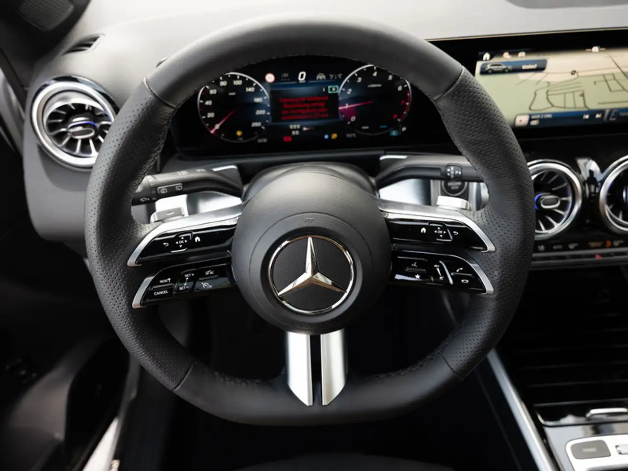 Mercedes-Benz GLB 200 10