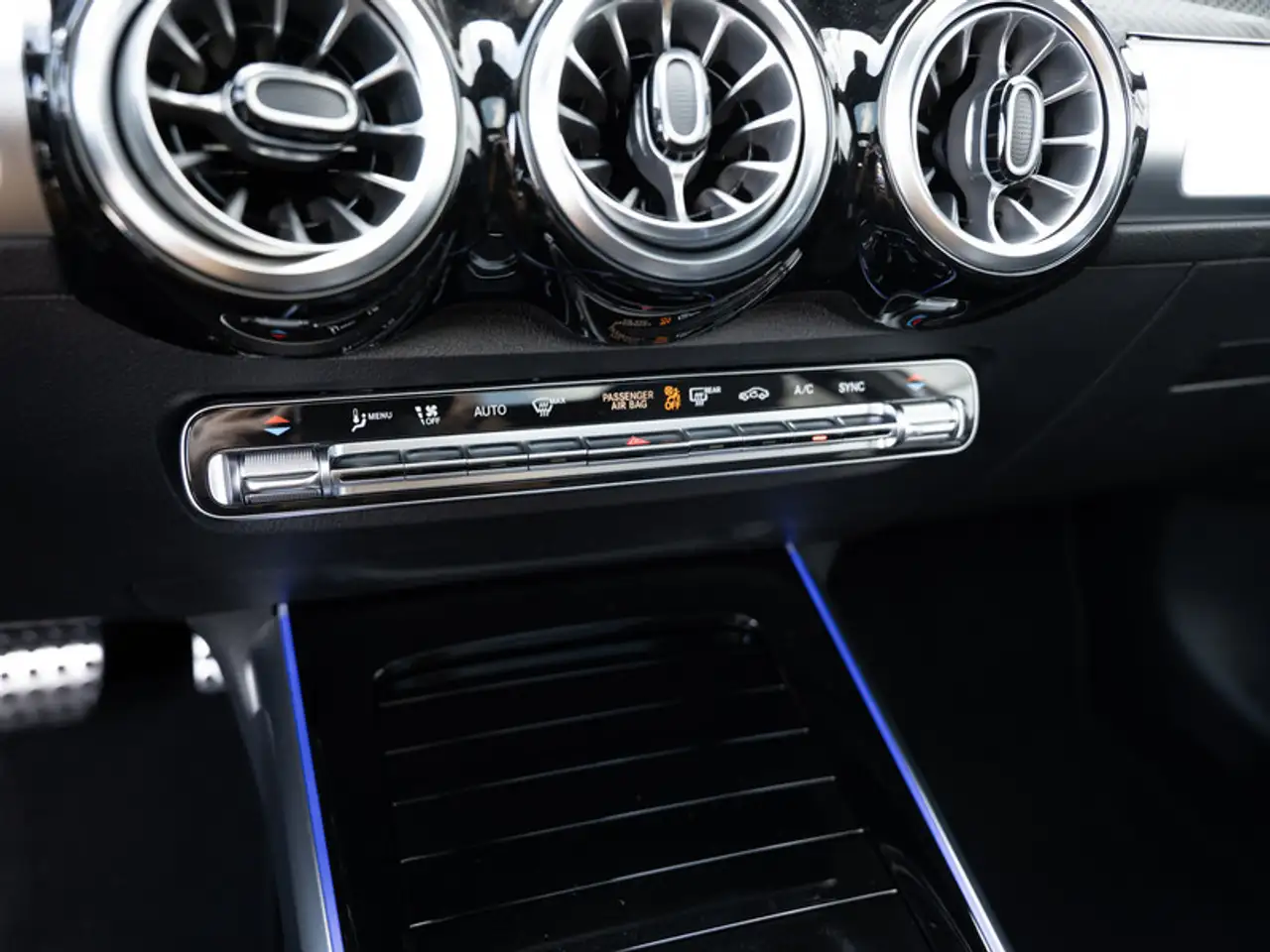 Mercedes-Benz GLB 200 16