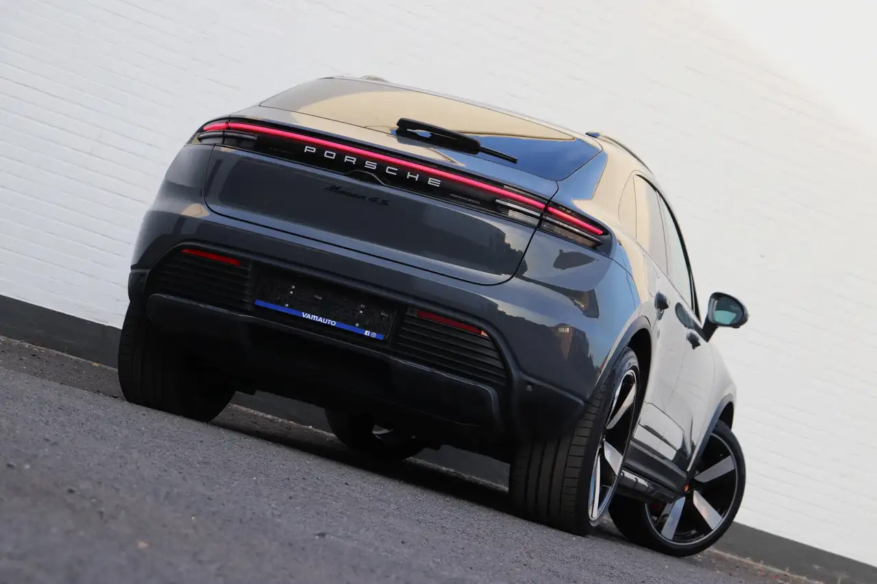 Porsche Macan 8