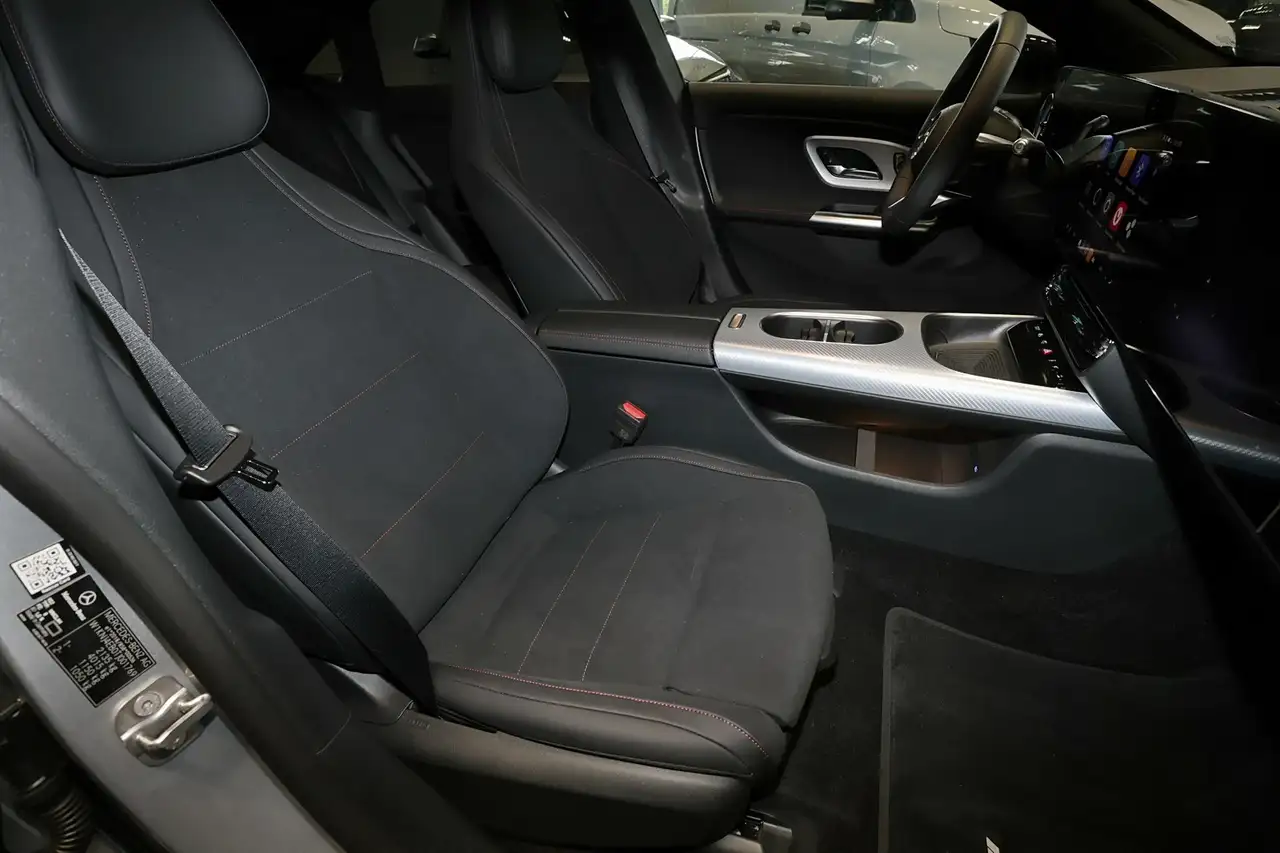 Mercedes-Benz CLA 200 4