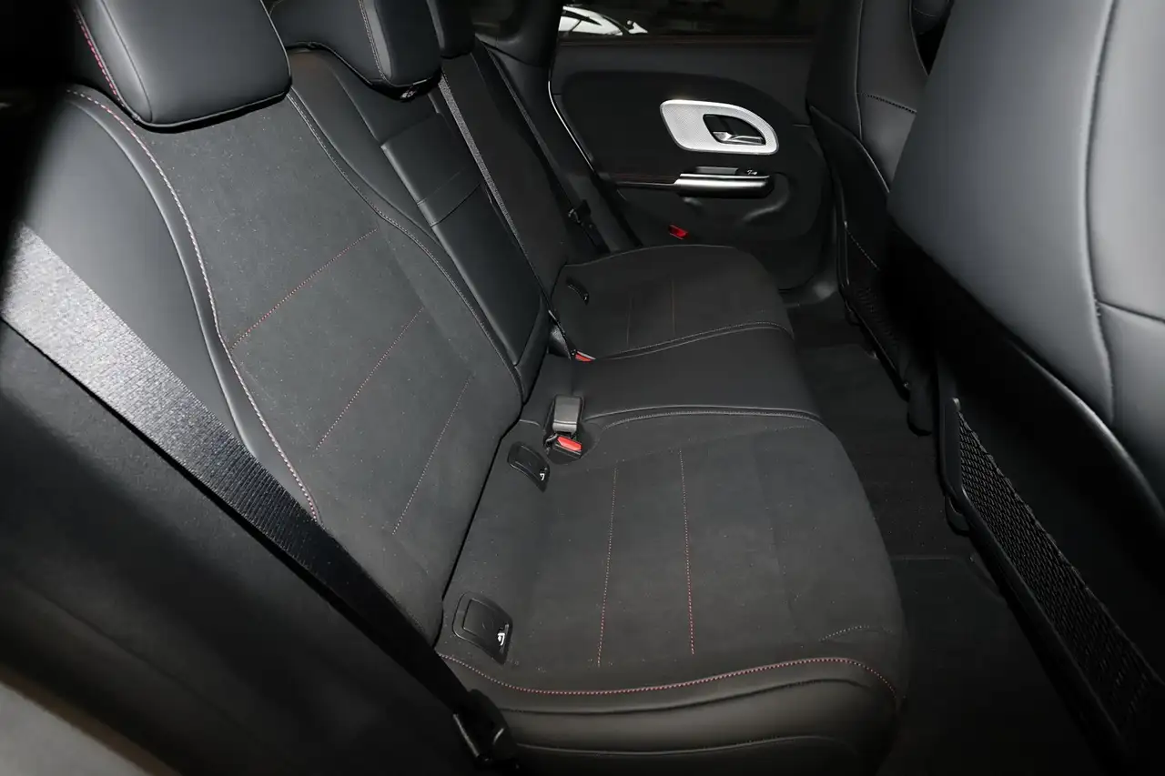 Mercedes-Benz CLA 200 6