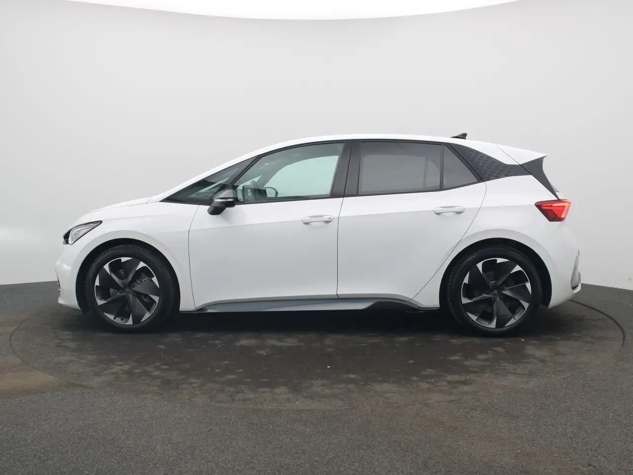 Cupra Born 5