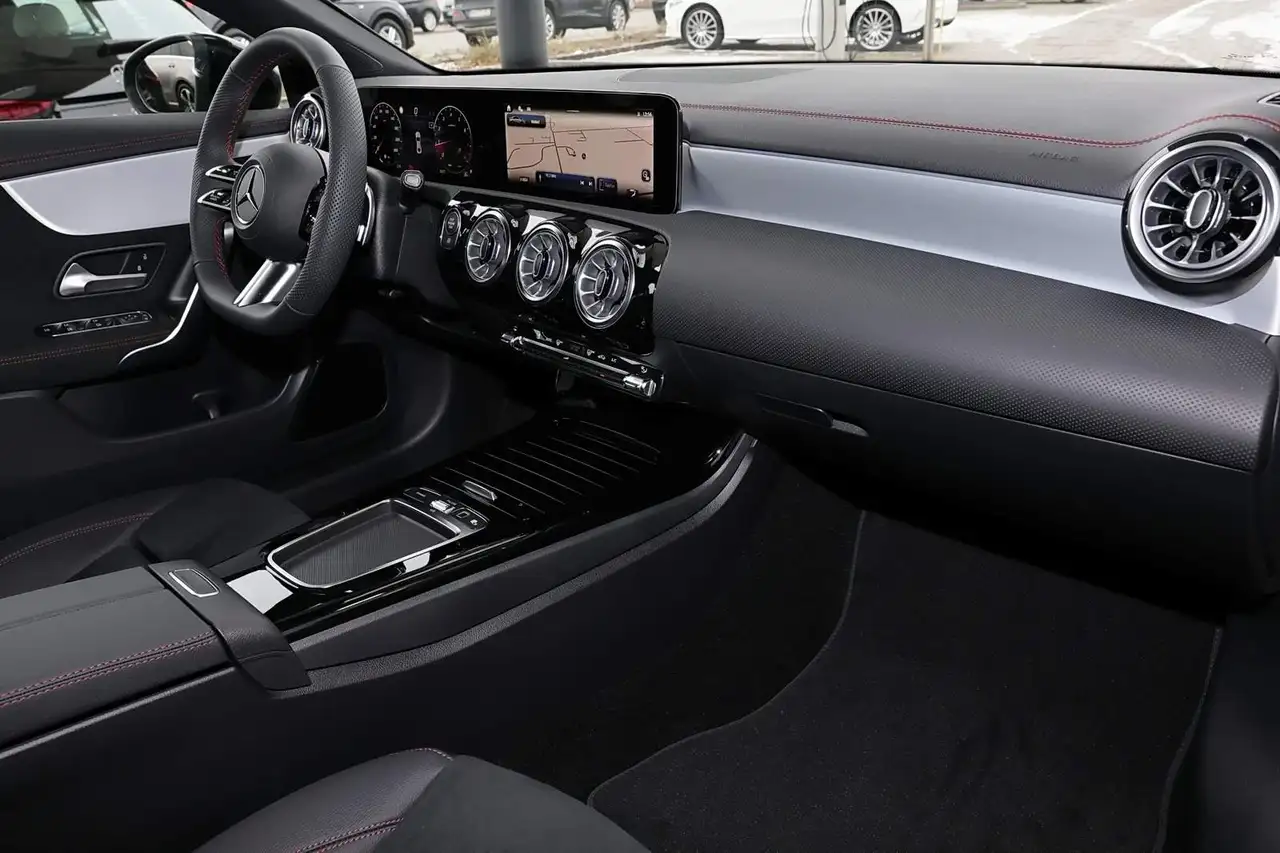 Mercedes-Benz CLA 200 7
