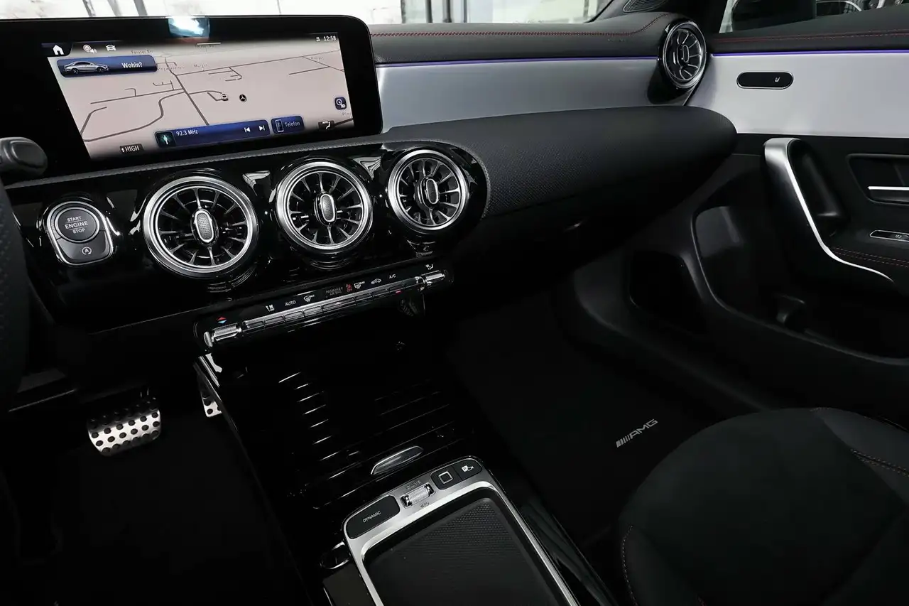 Mercedes-Benz CLA 200 9