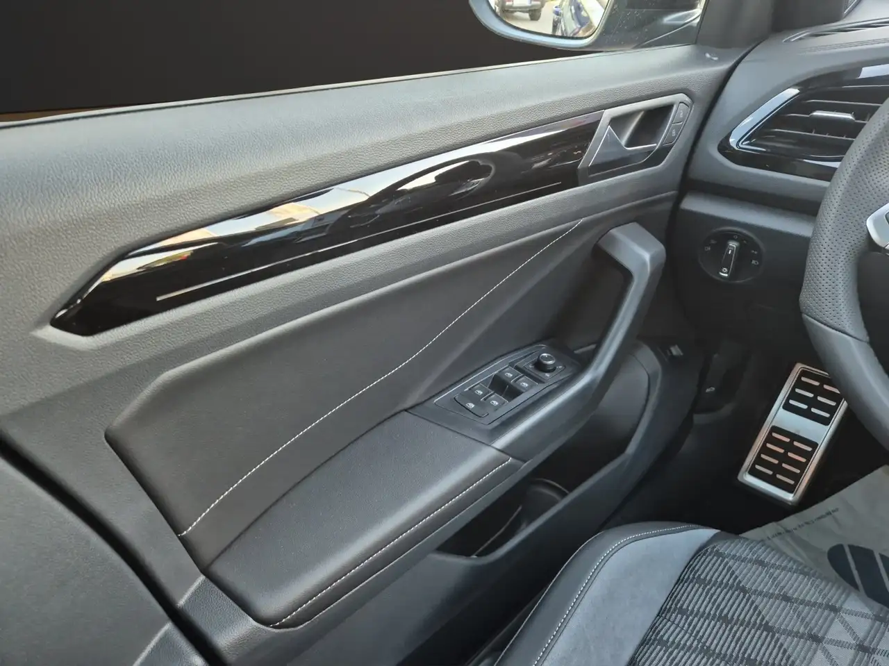 Volkswagen T-Roc 12
