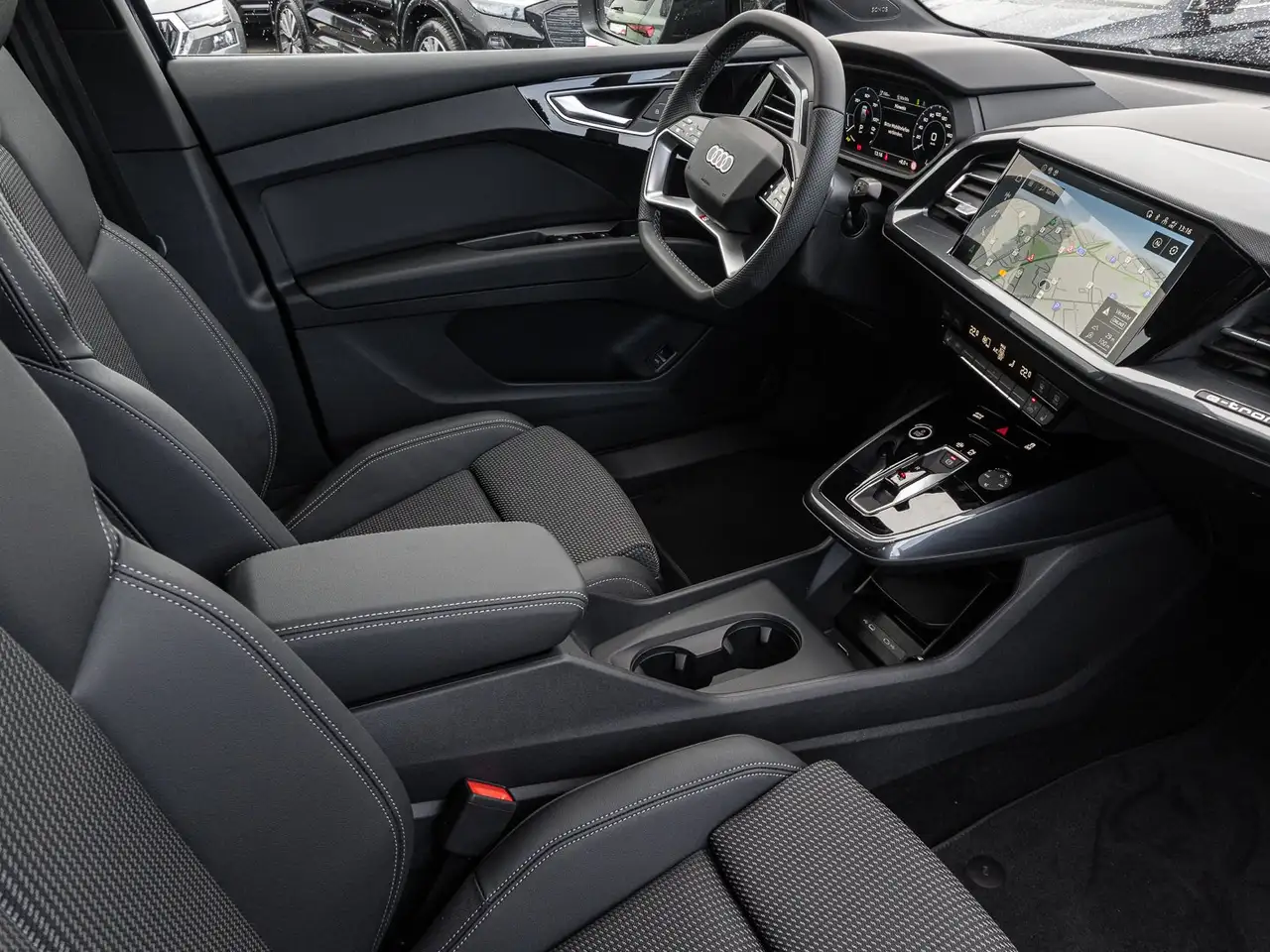 Audi Q4 6