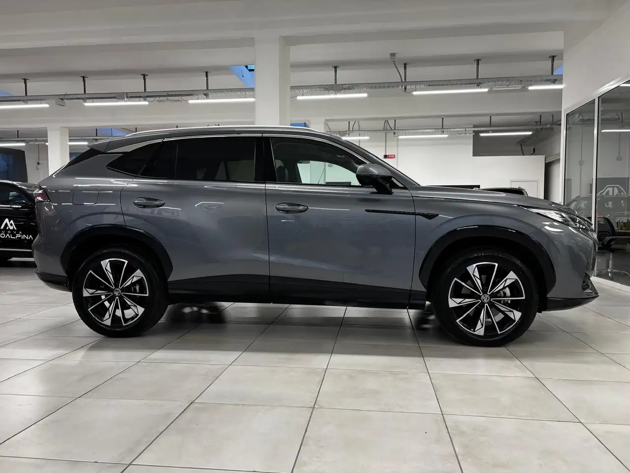MG HS NEW 6