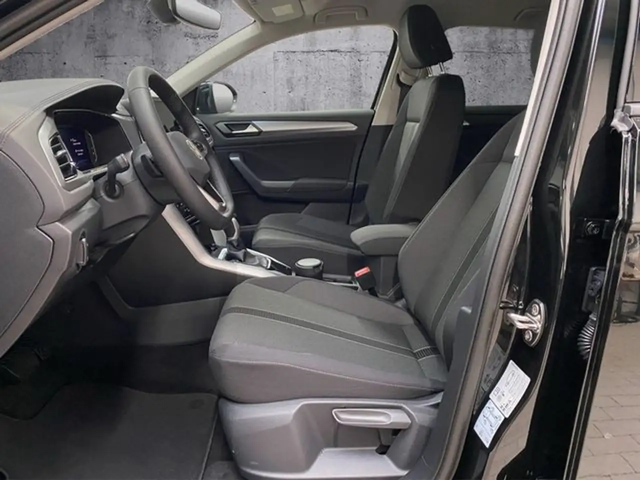 Volkswagen T-Roc 11