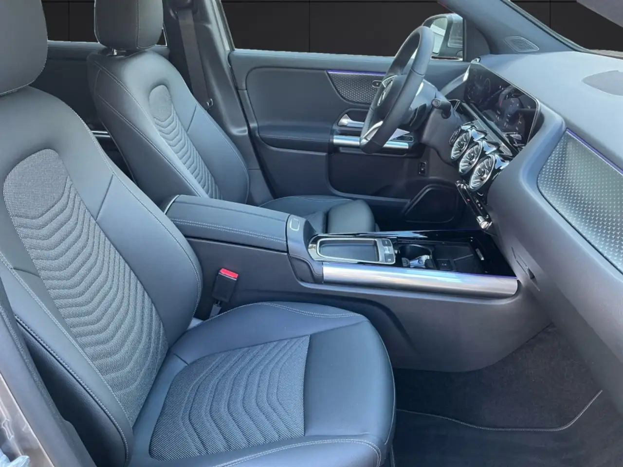 Mercedes-Benz GLA 200 6