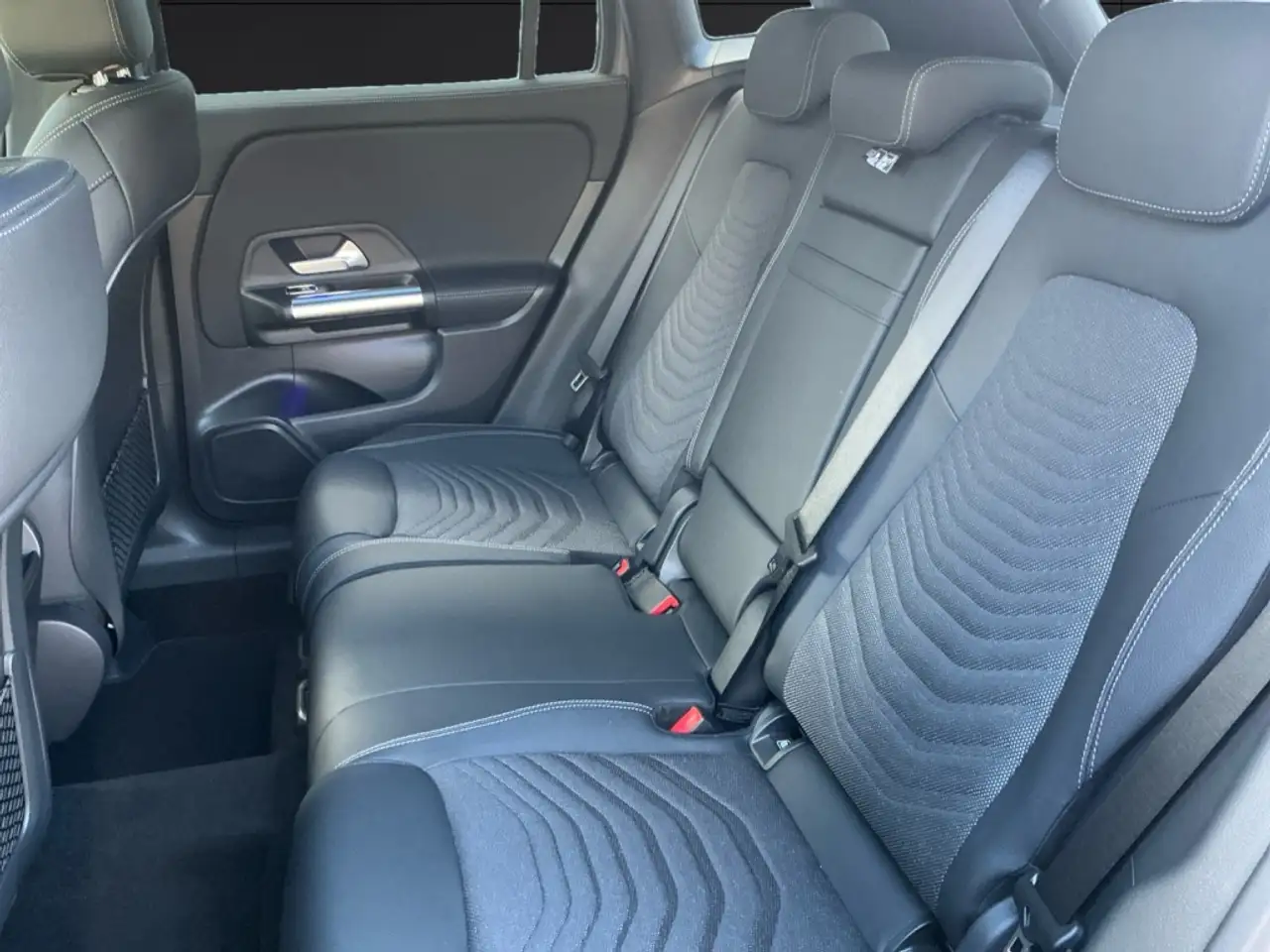 Mercedes-Benz GLA 200 13