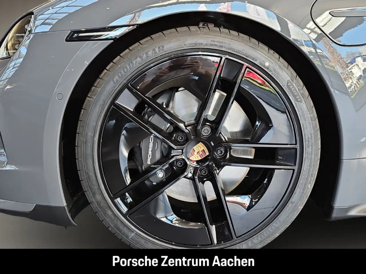 Porsche Taycan 10