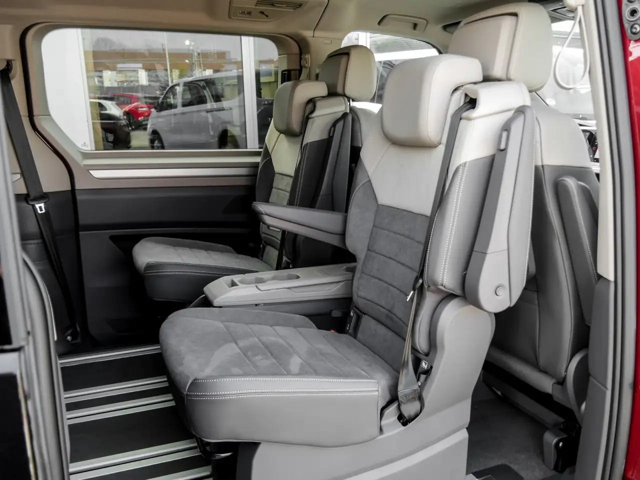 Volkswagen T7 Multivan 11