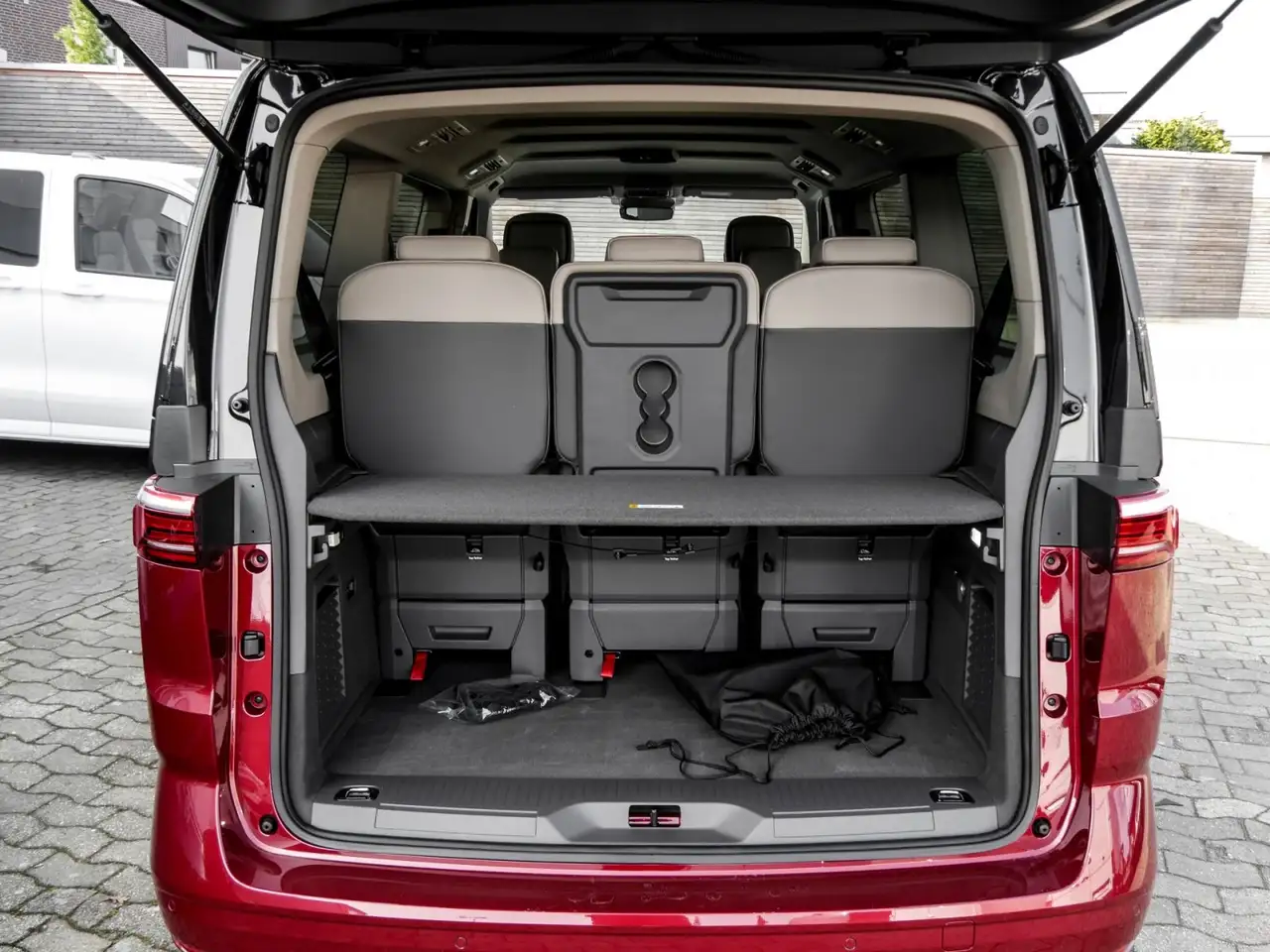 Volkswagen T7 Multivan 12