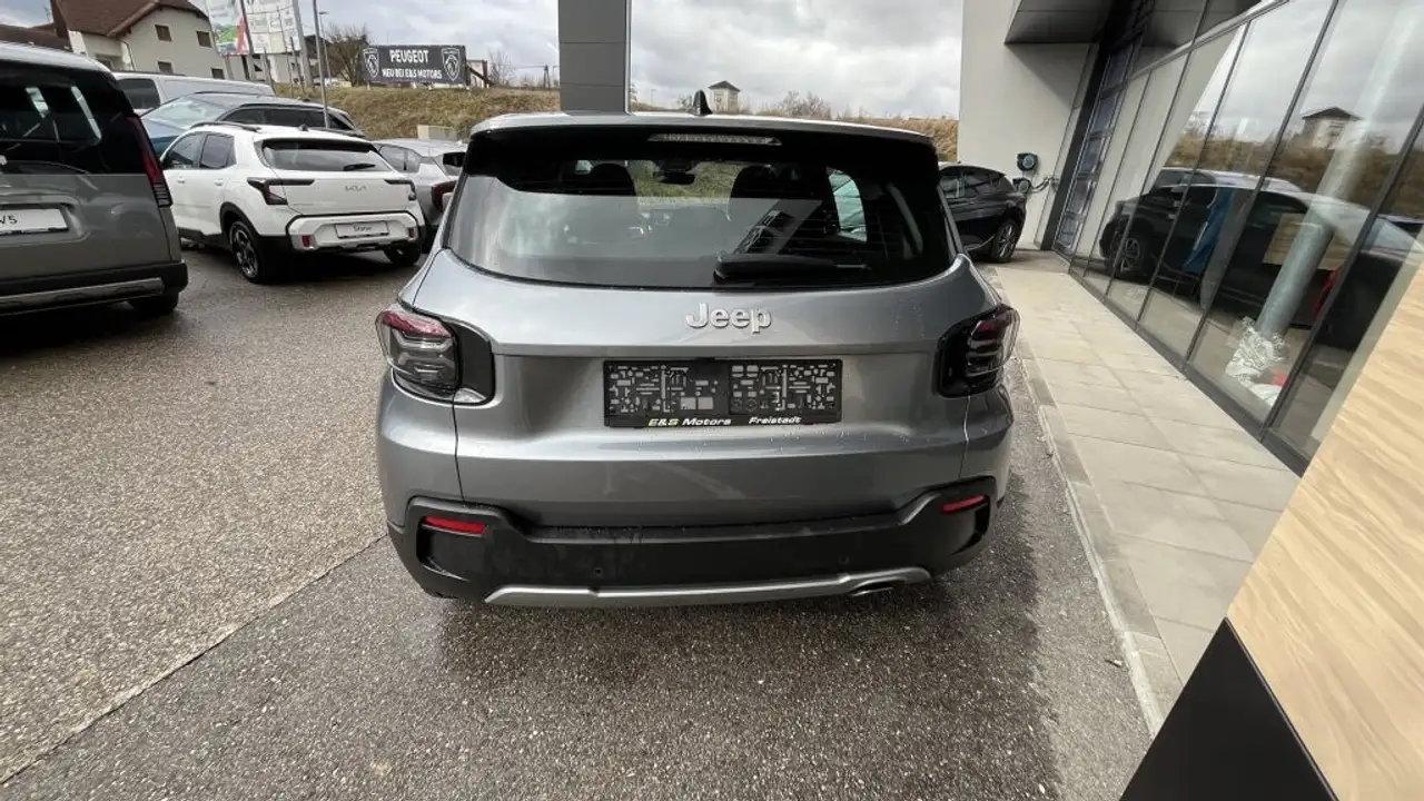 Jeep Avenger 4