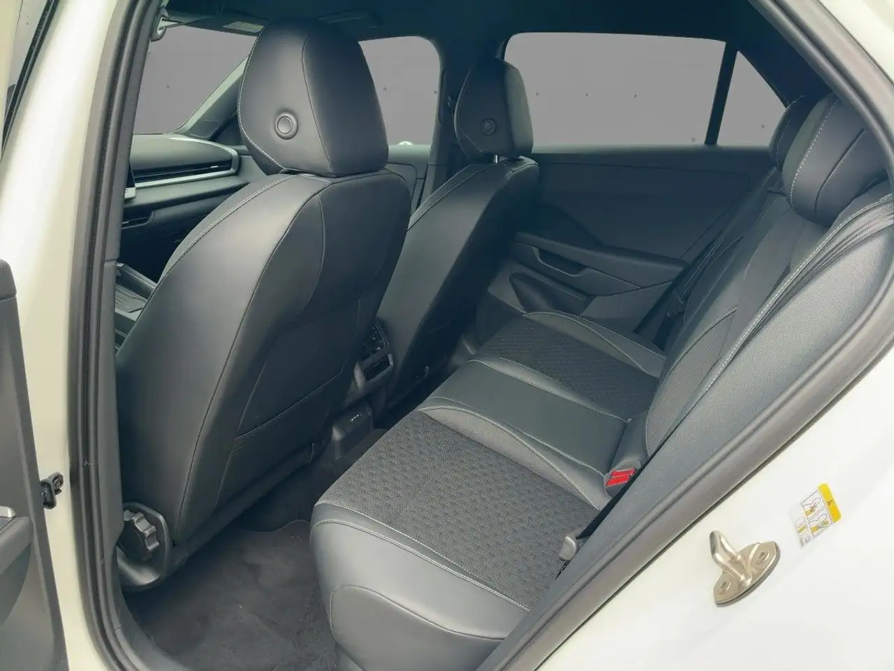 Volkswagen T-Roc 9
