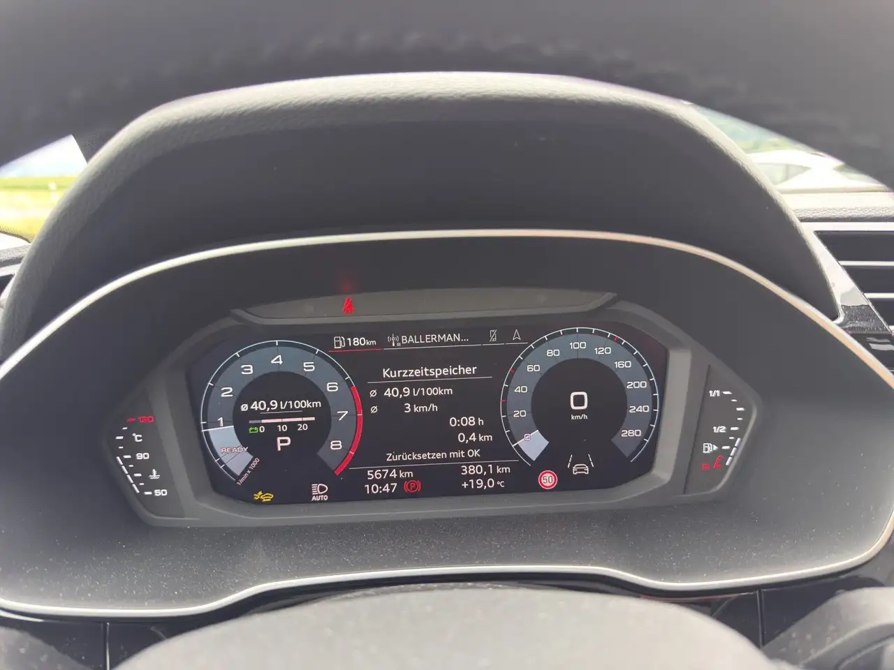 Audi Q3 40 9