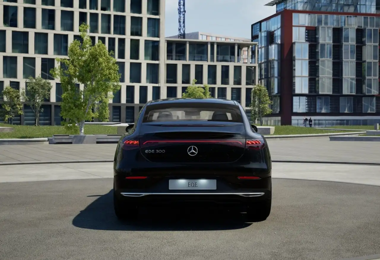 Mercedes-Benz EQE 300 6