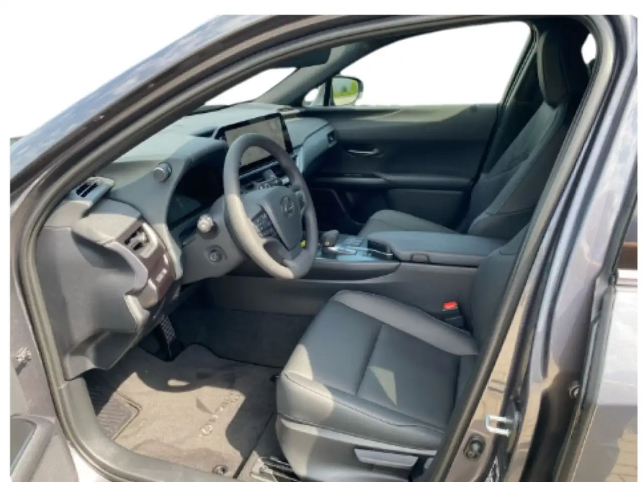 Lexus UX 13