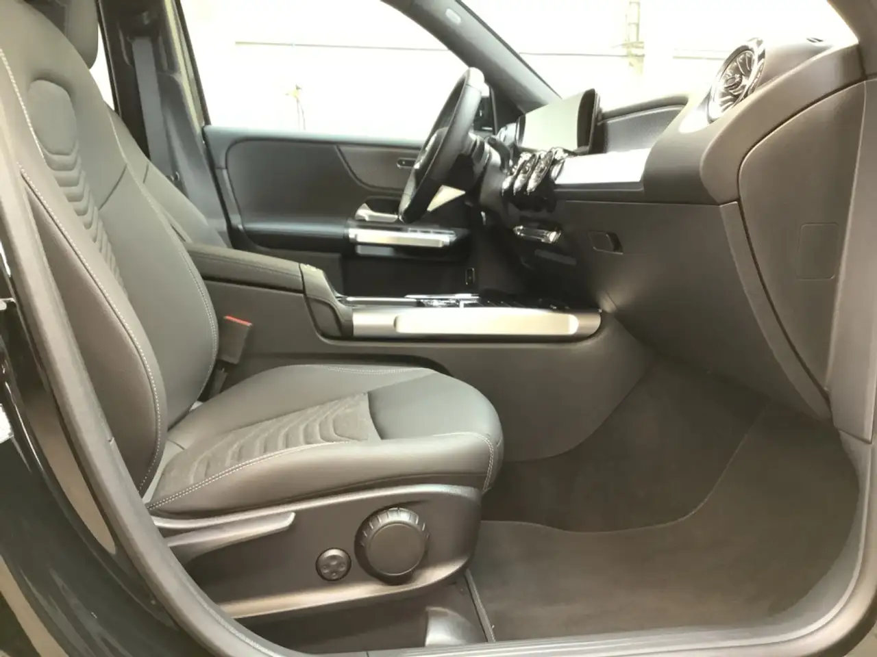 Mercedes-Benz GLB 200 6