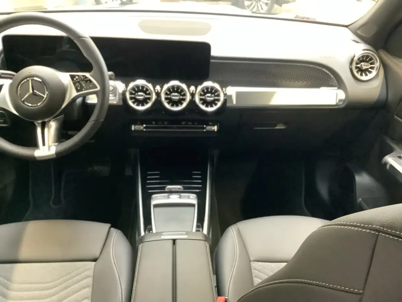 Mercedes-Benz GLB 200 7