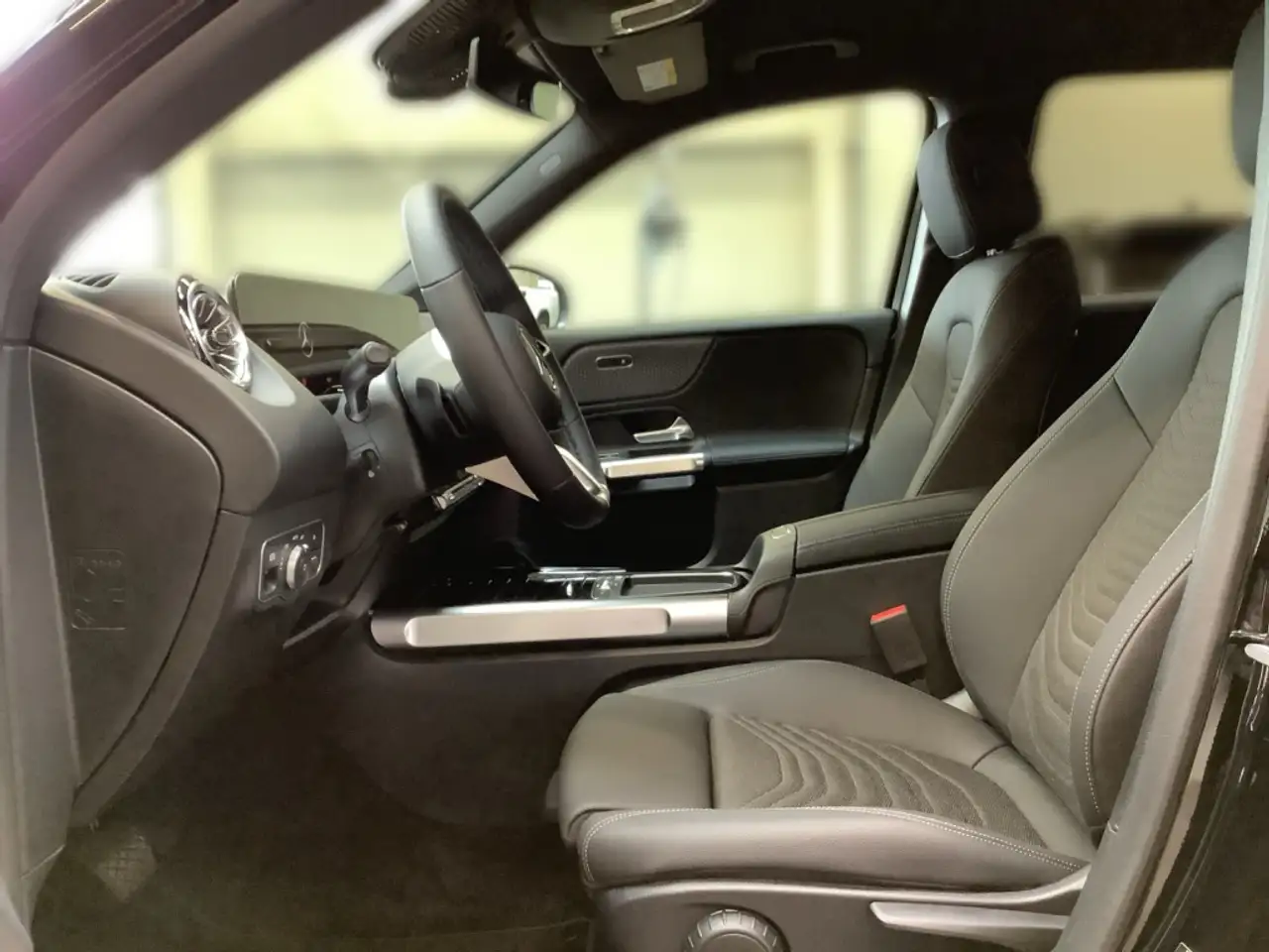 Mercedes-Benz GLB 200 8