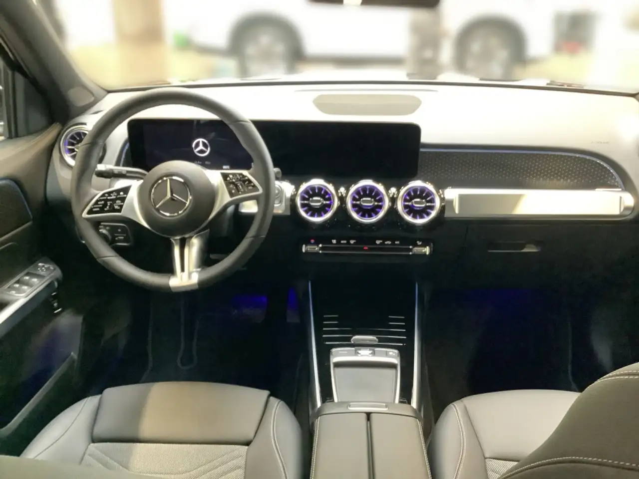 Mercedes-Benz GLB 200 12