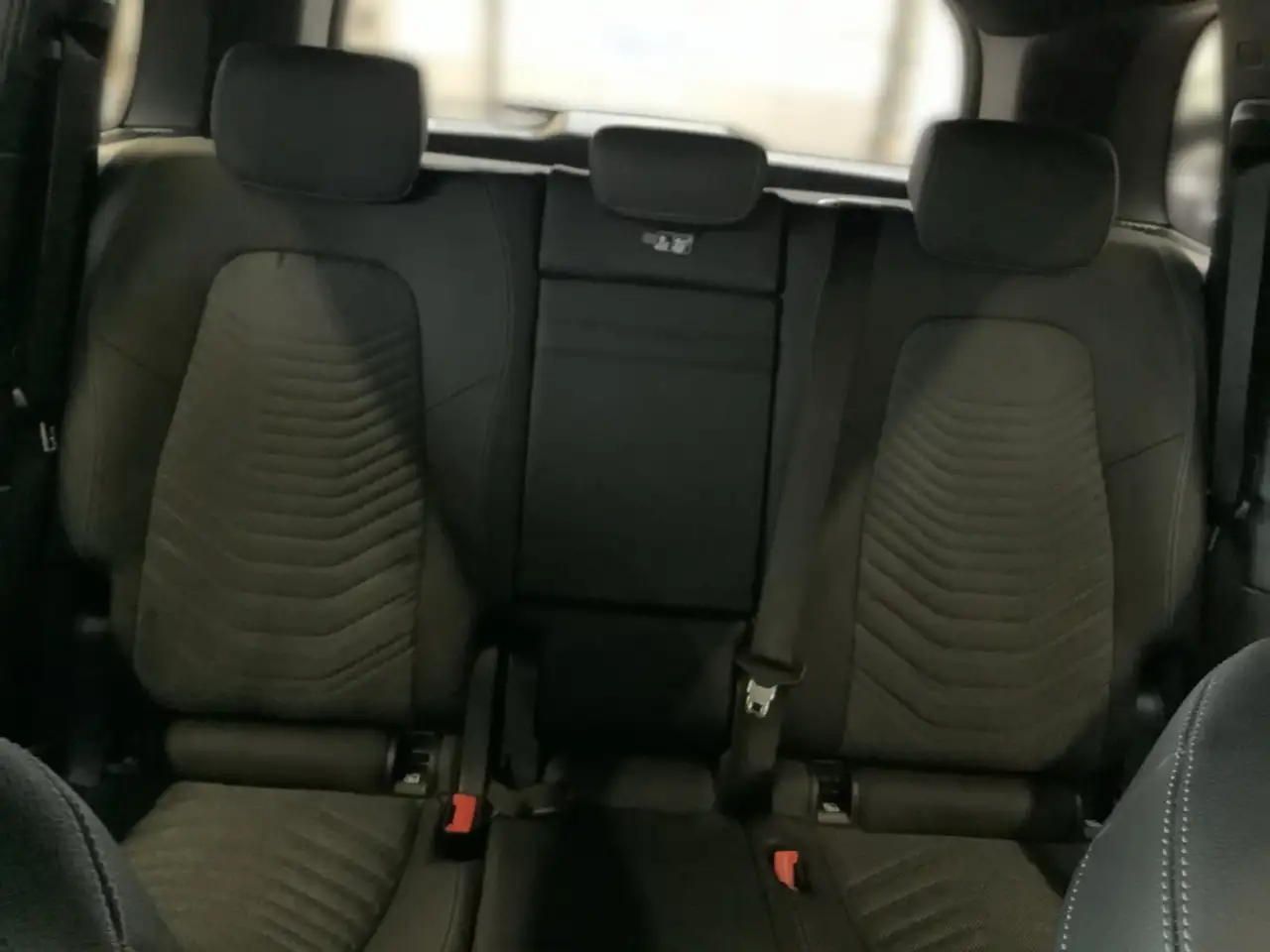 Mercedes-Benz GLB 200 13