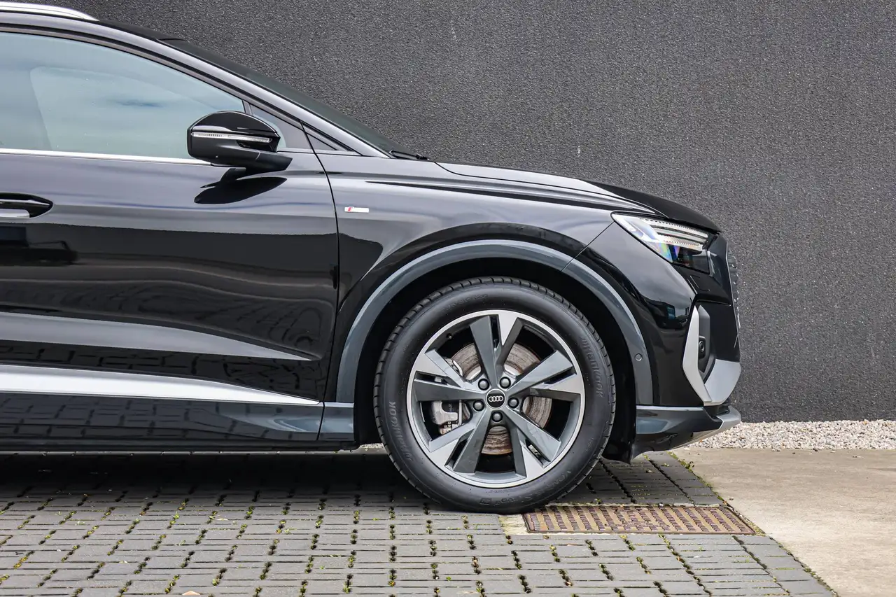 Audi Q4 5