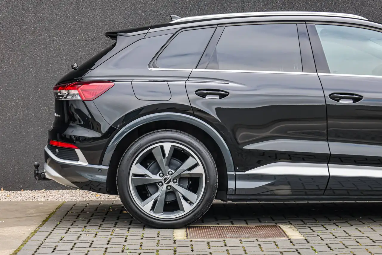 Audi Q4 6