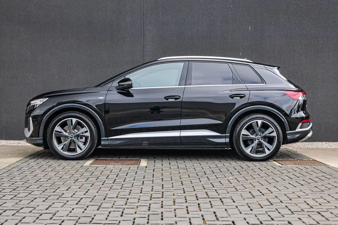 Audi Q4 8