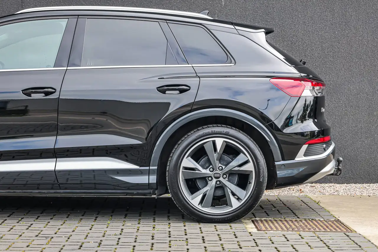 Audi Q4 10