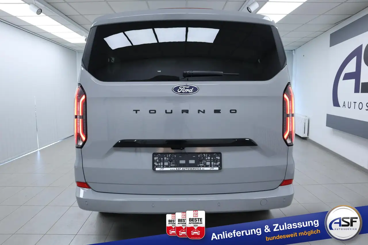 Ford Tourneo 8