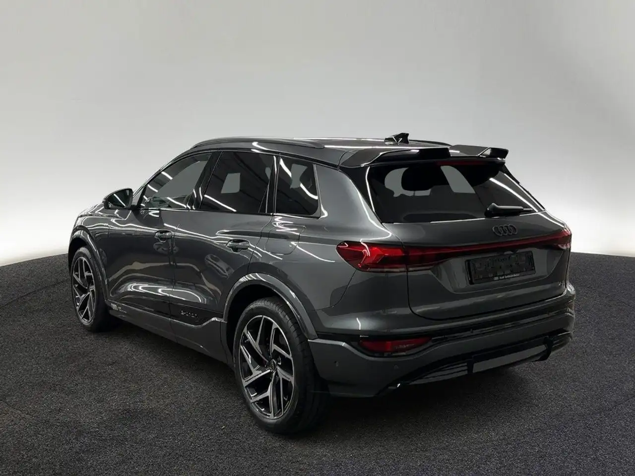 Audi Q6 4