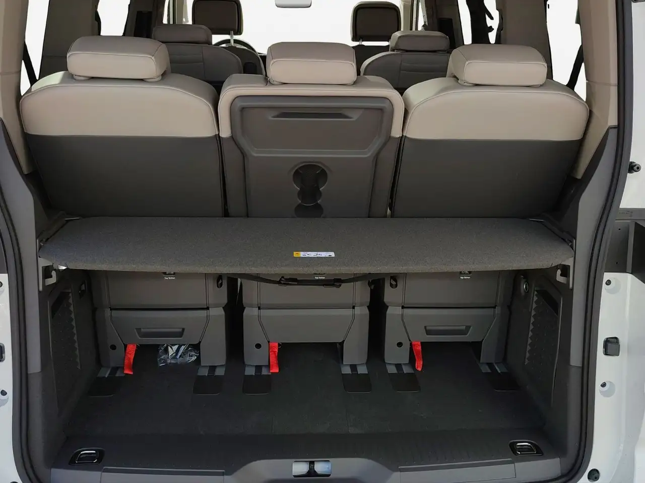 Volkswagen T7 Multivan 11