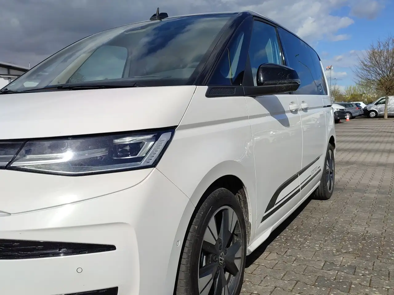 Volkswagen T7 Multivan 15