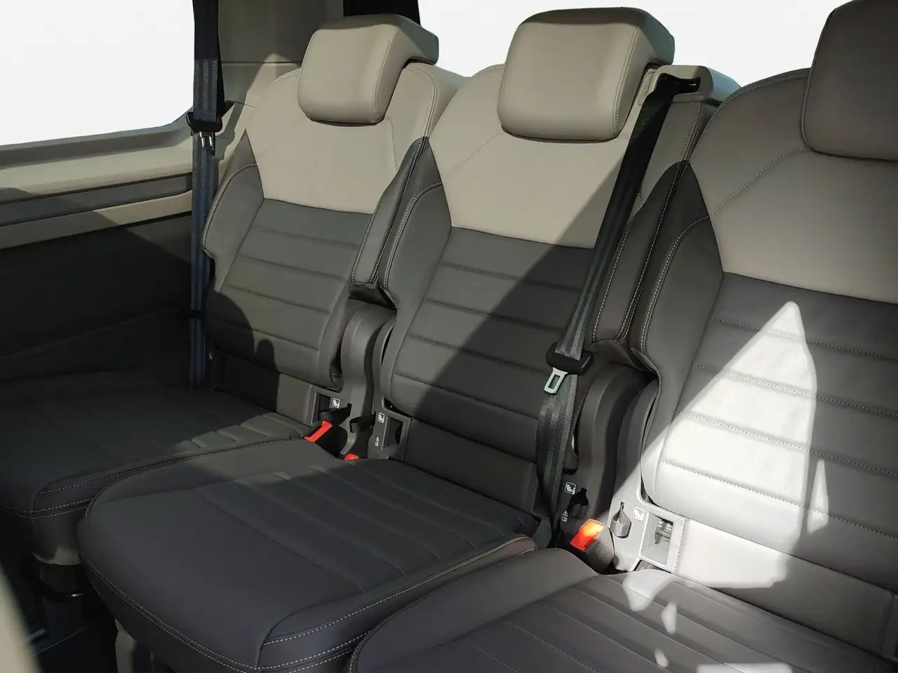Volkswagen T7 Multivan 16