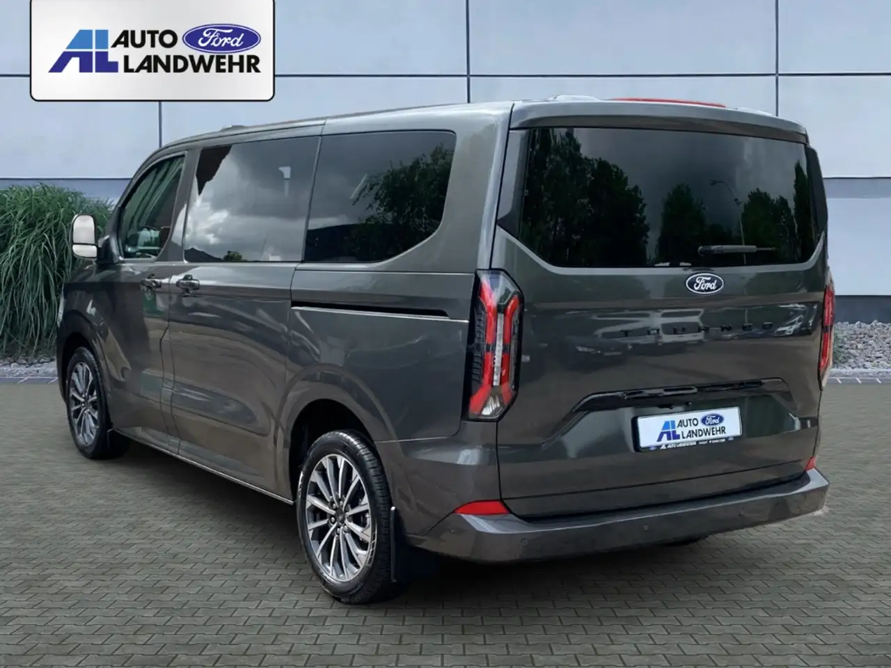 Ford Tourneo 8