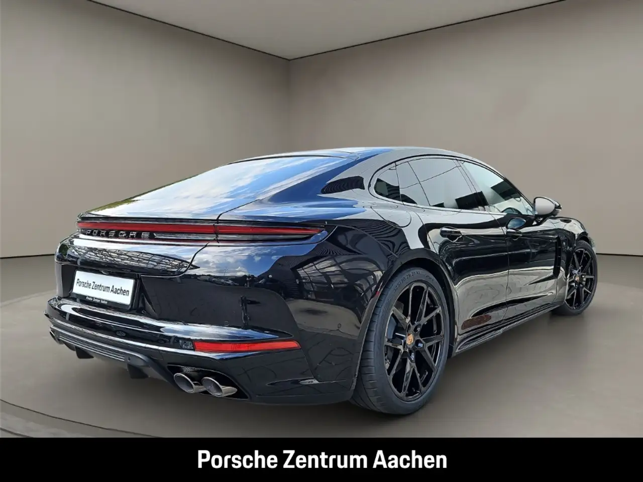 Porsche Panamera 4 6