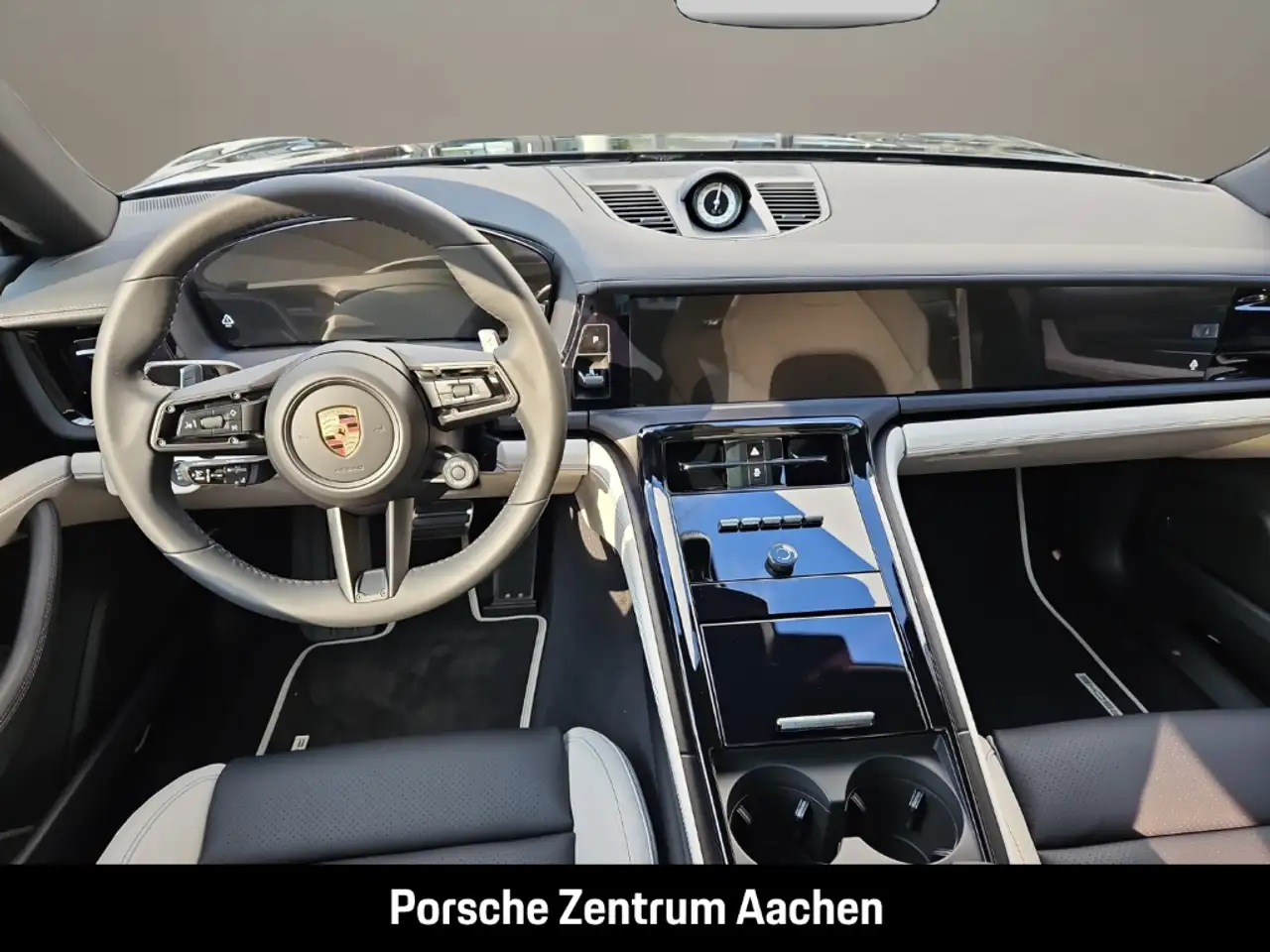 Porsche Panamera 4 11