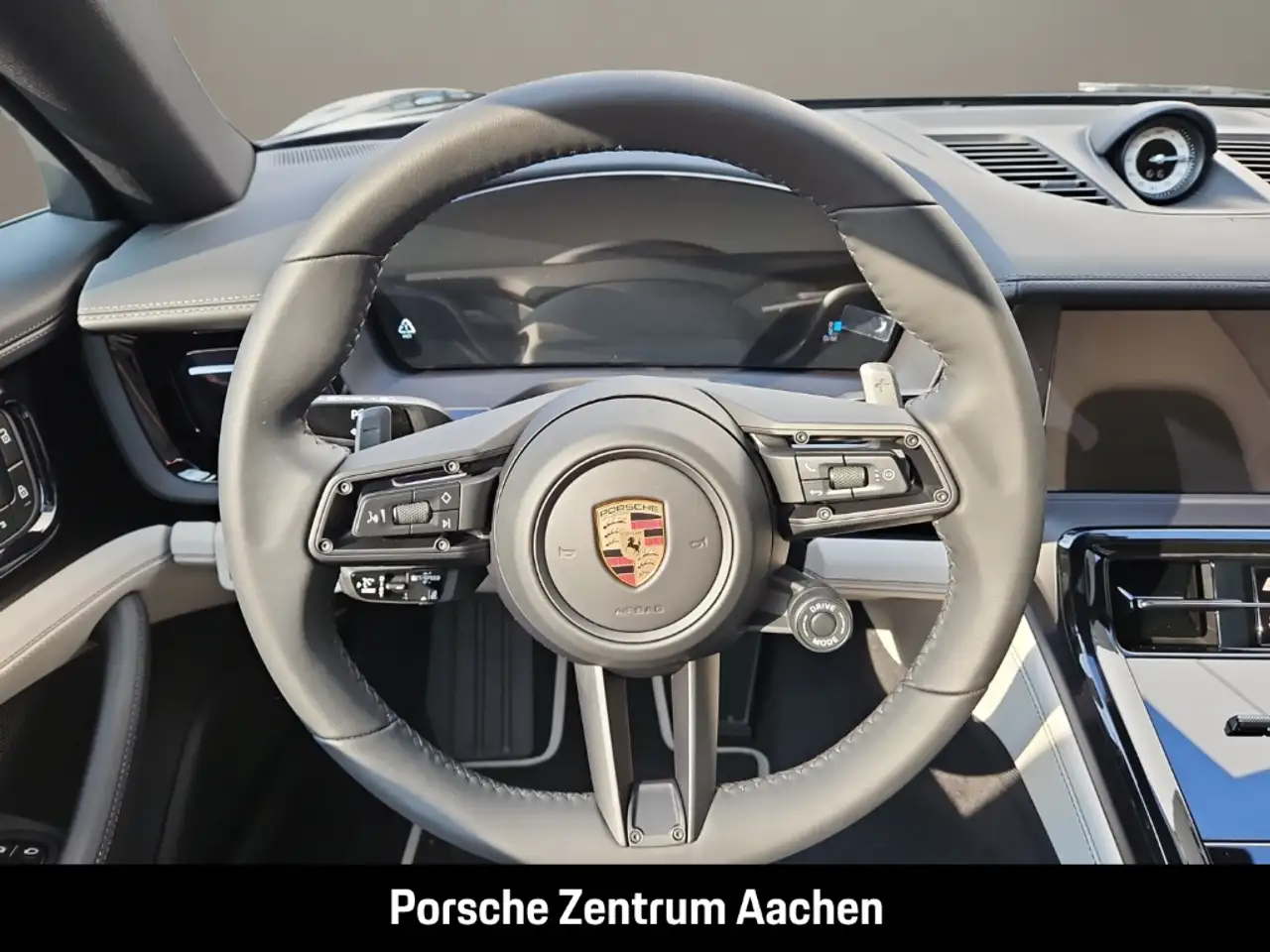 Porsche Panamera 4 13