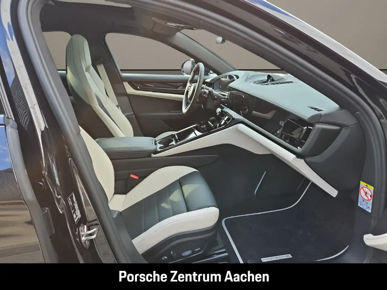 Porsche Panamera 4 14