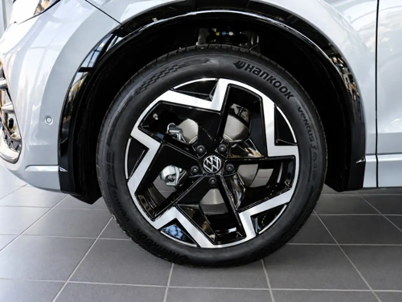 Volkswagen Tiguan 9