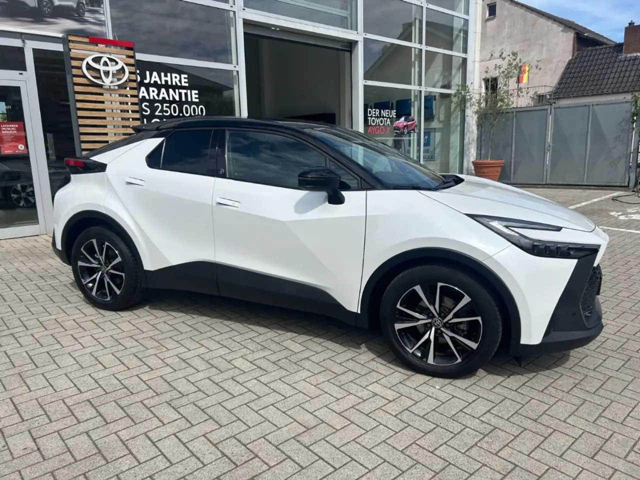 Toyota C-HR 2