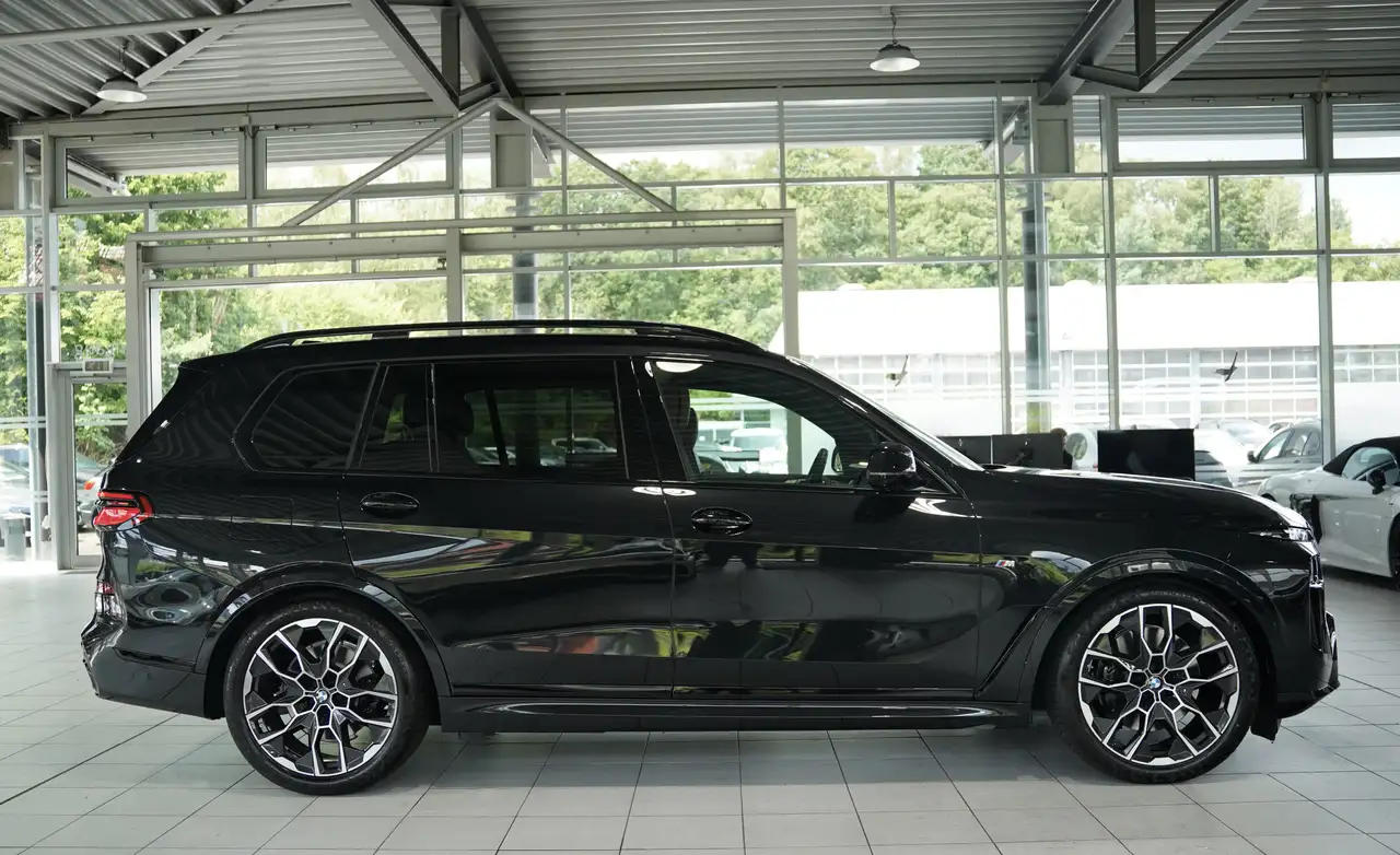BMW X7 6