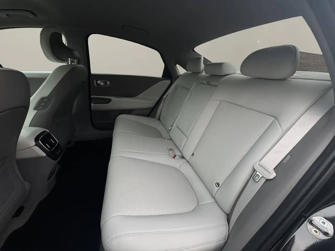 Hyundai IONIQ 6 11